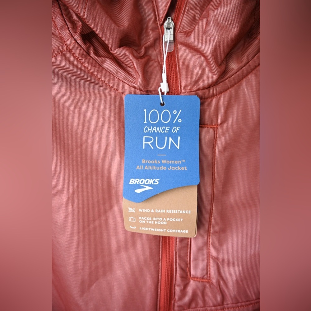 Brooks Running Lightweight Windbreaker- All Altitude - Picture 5 of 9